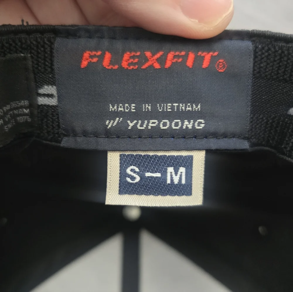 Oakley Flexfit Hat Small/Medium Black White - Picture 5 of 5